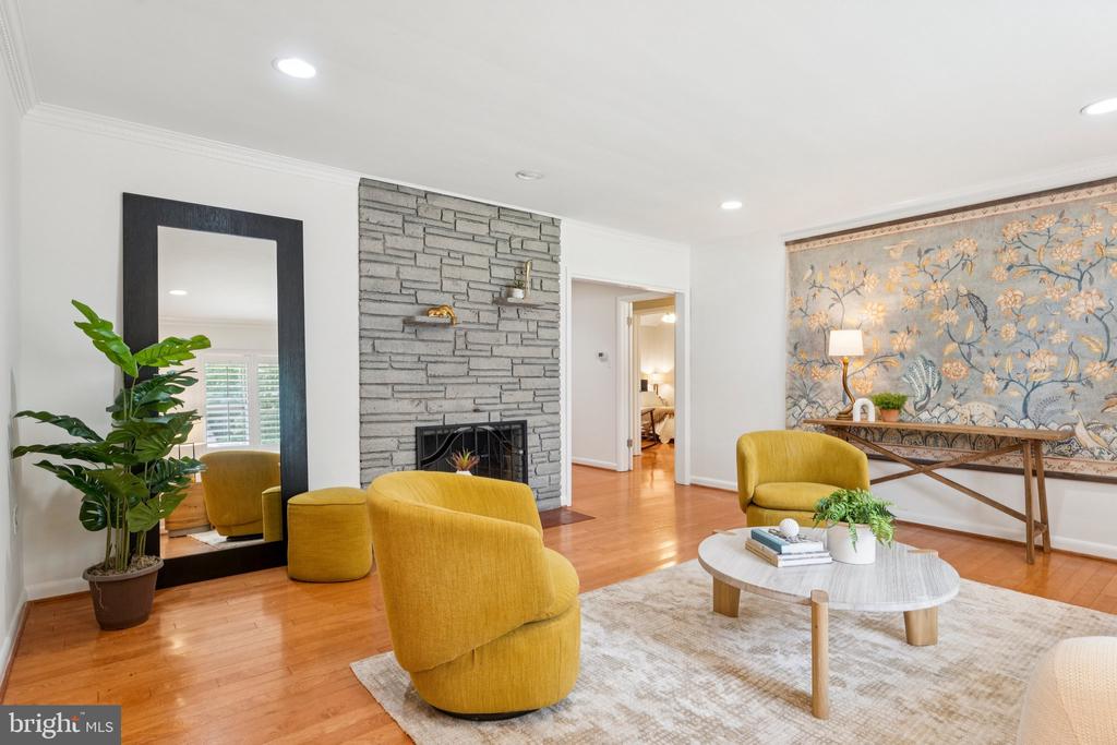 310 SOUTHWEST DRIVE