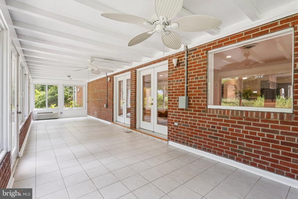 310 SOUTHWEST DRIVE