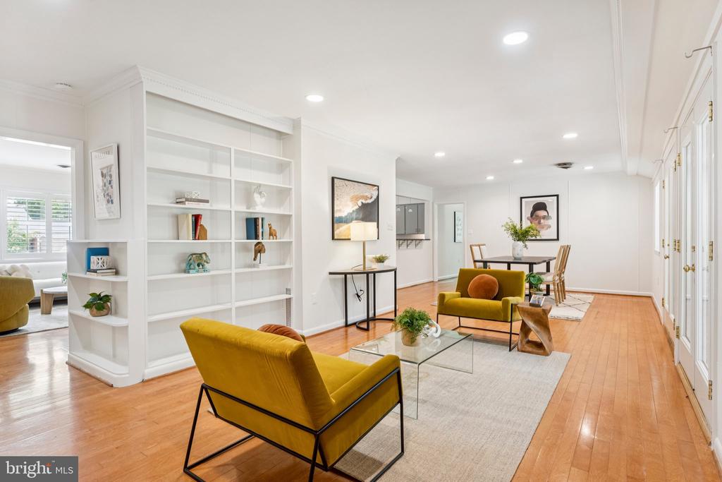 310 SOUTHWEST DRIVE