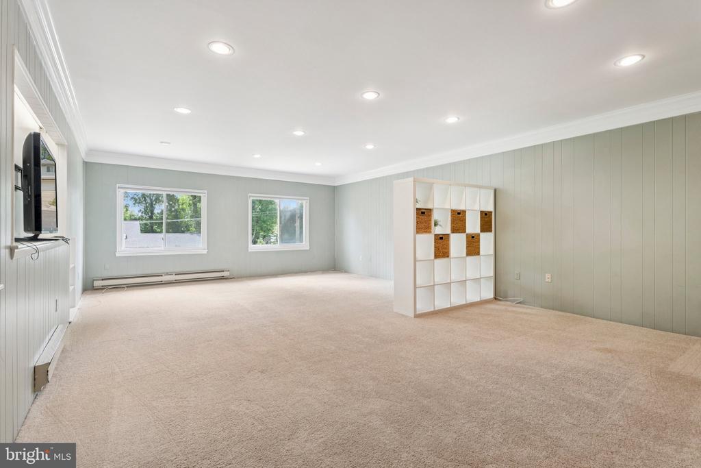 310 SOUTHWEST DRIVE