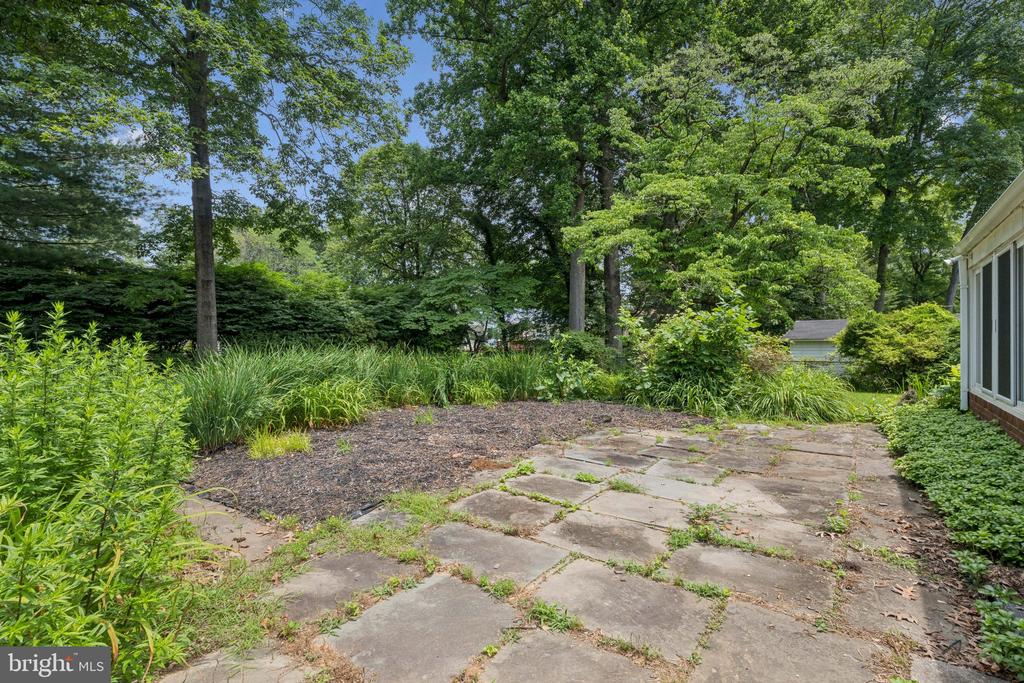 310 SOUTHWEST DRIVE
