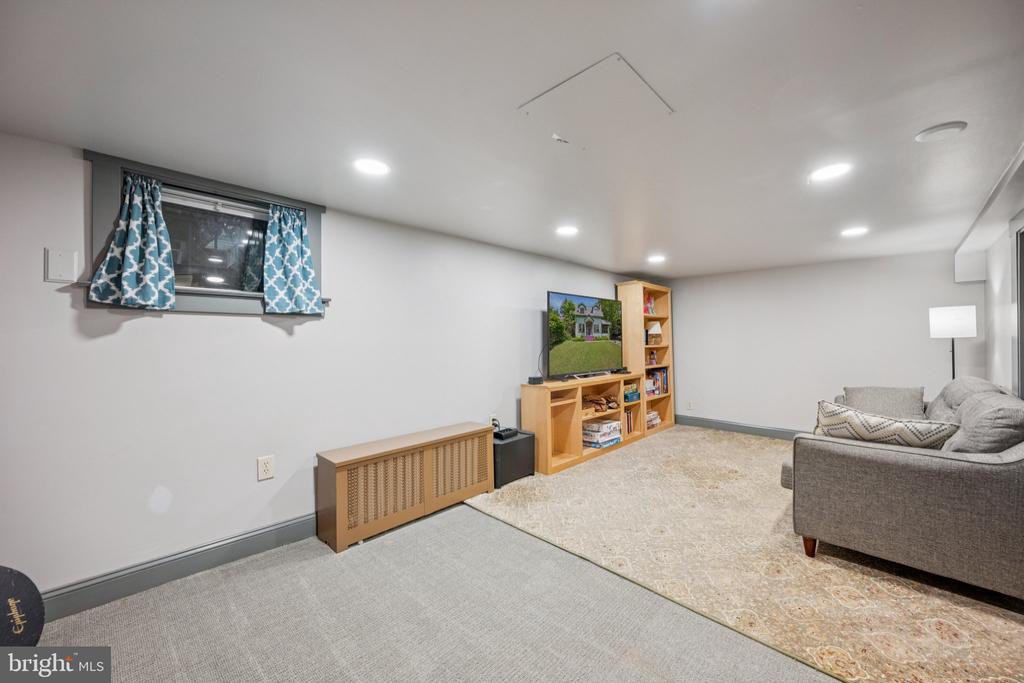 7411 PINEY BRANCH ROAD