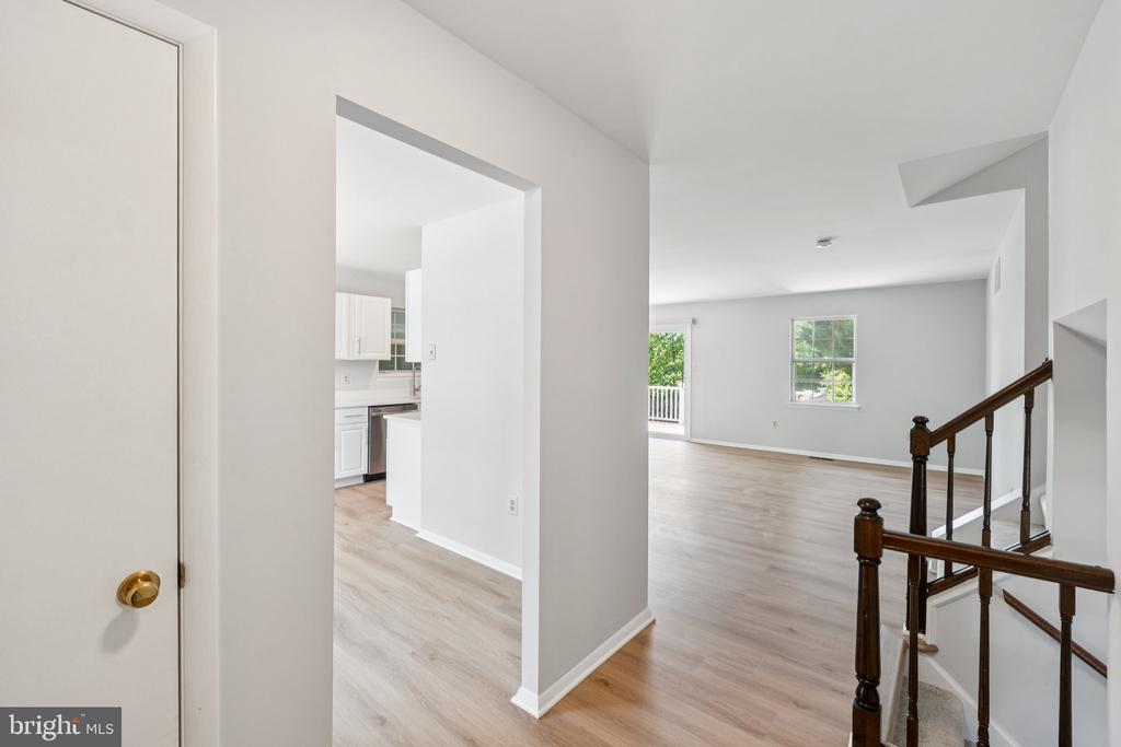 6 FLOWER HILL COURT