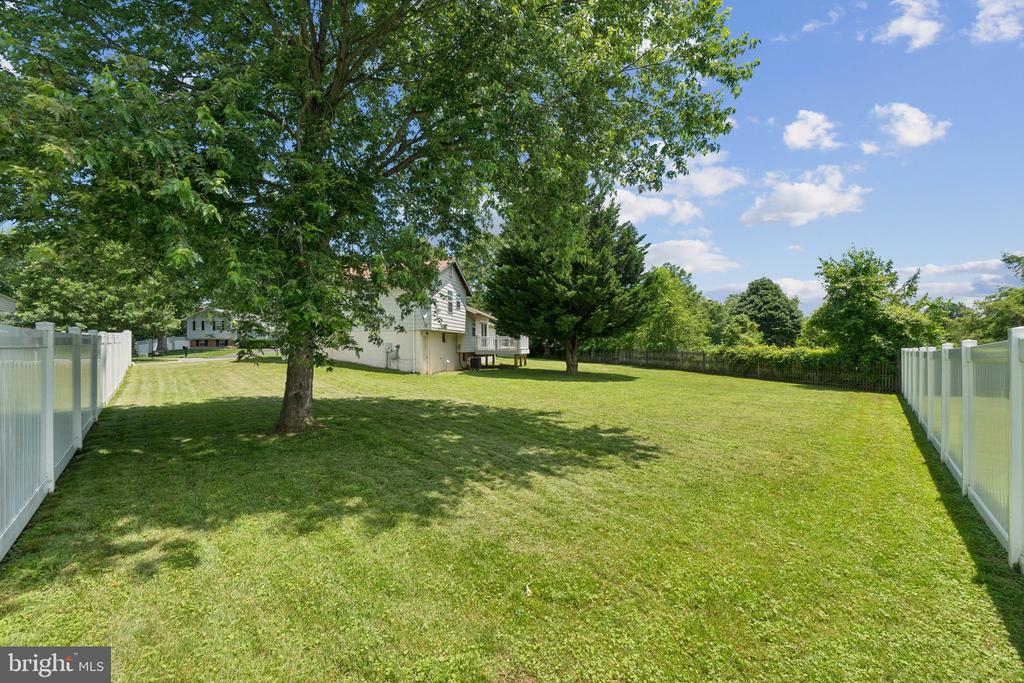 6 FLOWER HILL COURT