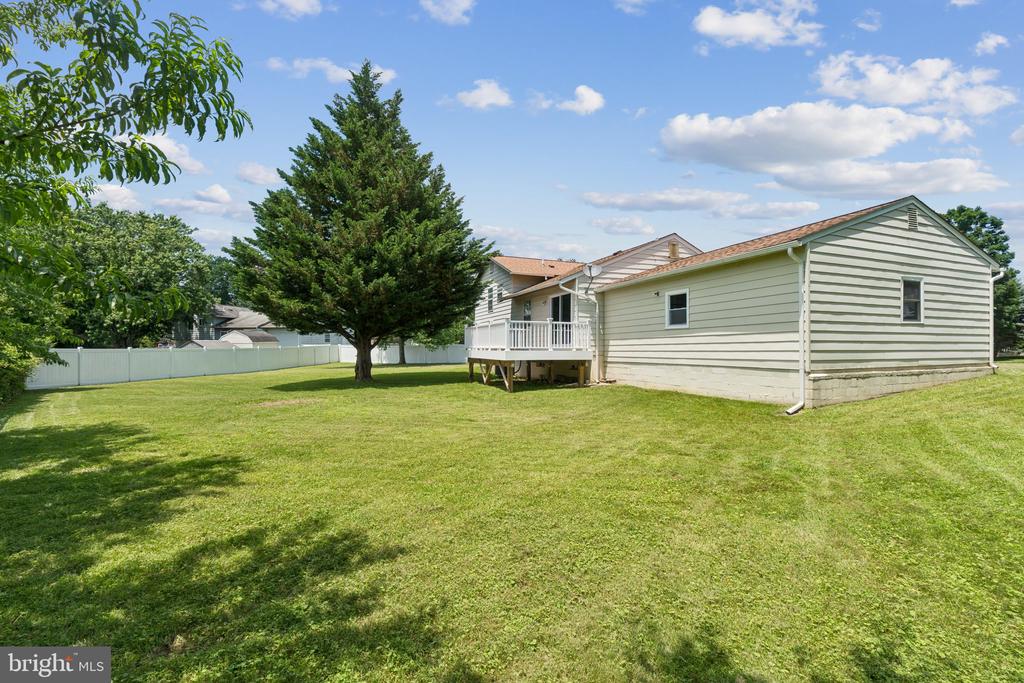 6 FLOWER HILL COURT
