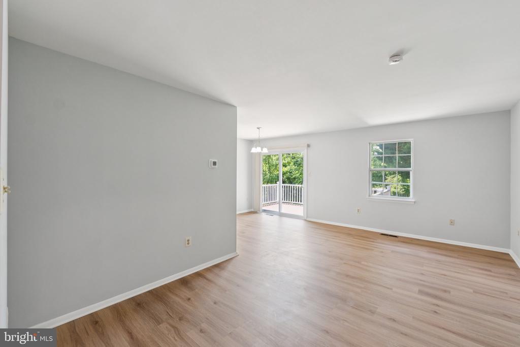 6 FLOWER HILL COURT