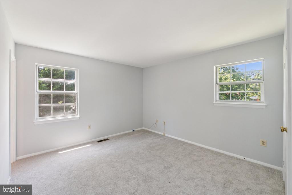 6 FLOWER HILL COURT