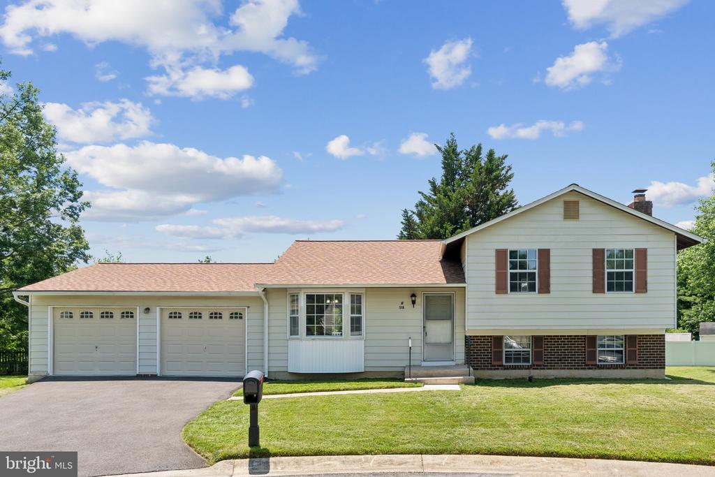 6 FLOWER HILL COURT