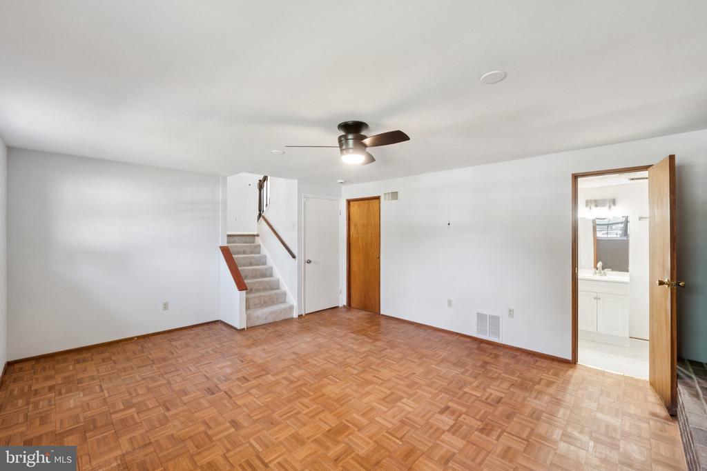 6 FLOWER HILL COURT