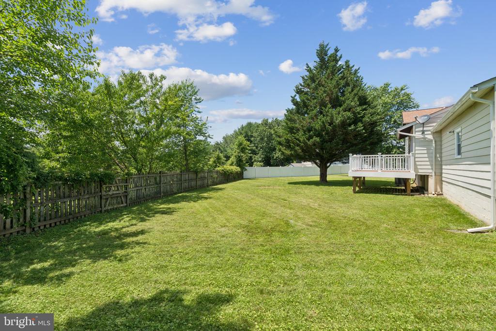 6 FLOWER HILL COURT