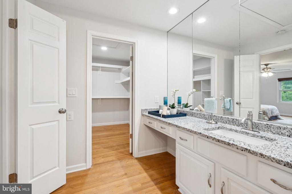 13204 LANTERN HOLLOW DRIVE