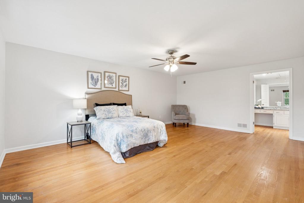 13204 LANTERN HOLLOW DRIVE