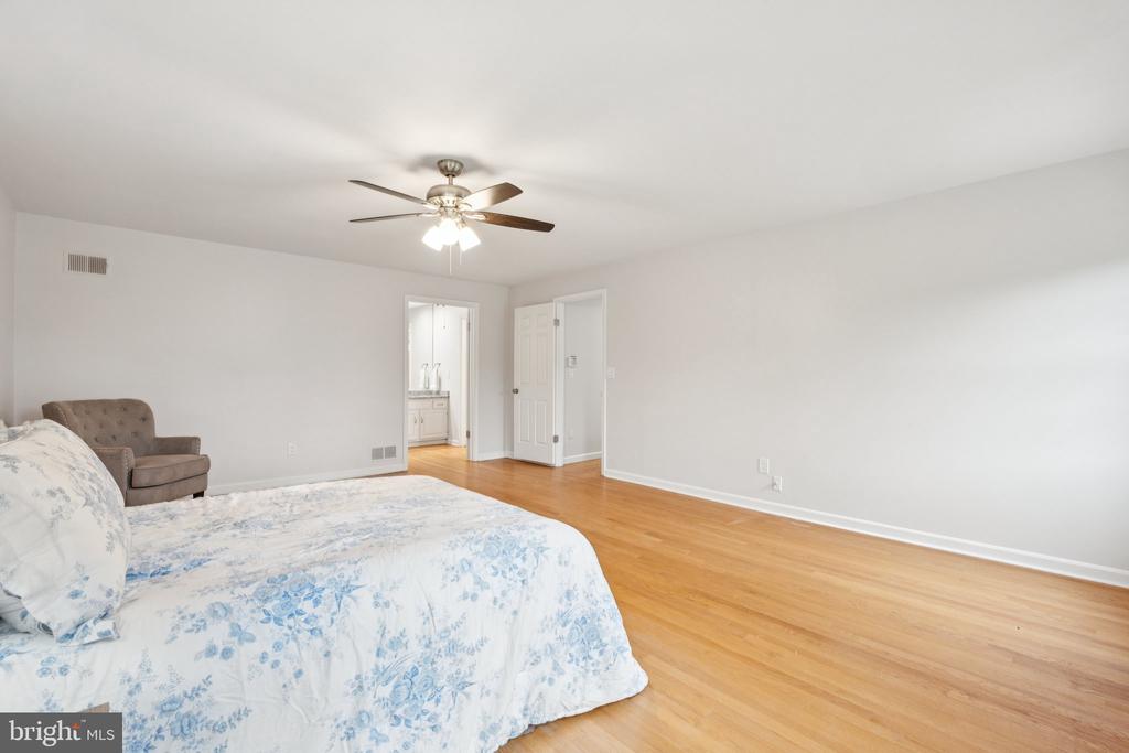 13204 LANTERN HOLLOW DRIVE