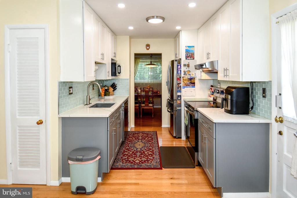 3602 SANDY COURT
