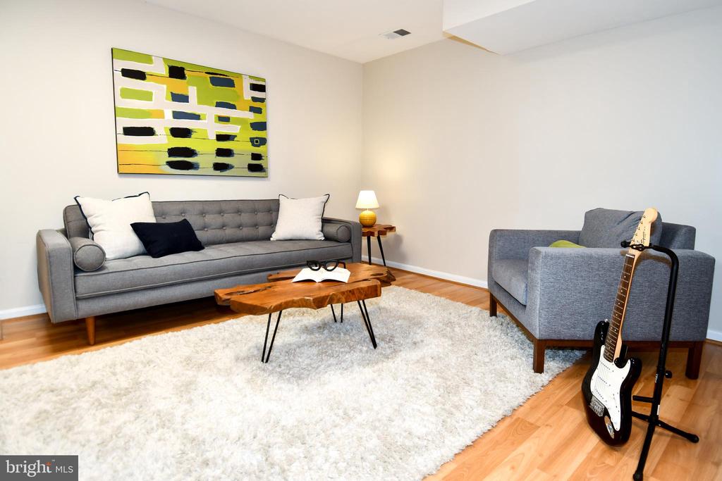 22 HOLLYBERRY COURT
