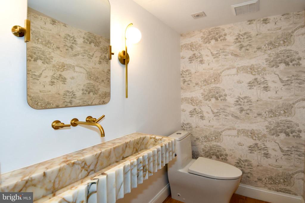 22 HOLLYBERRY COURT