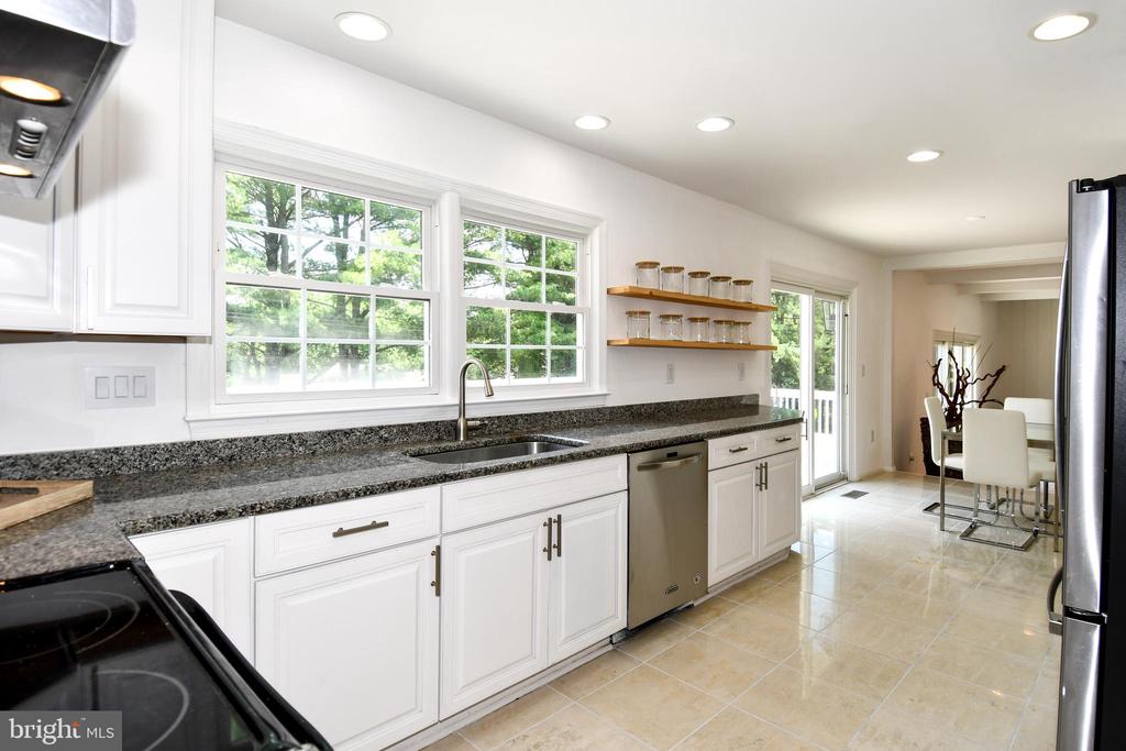 22 HOLLYBERRY COURT