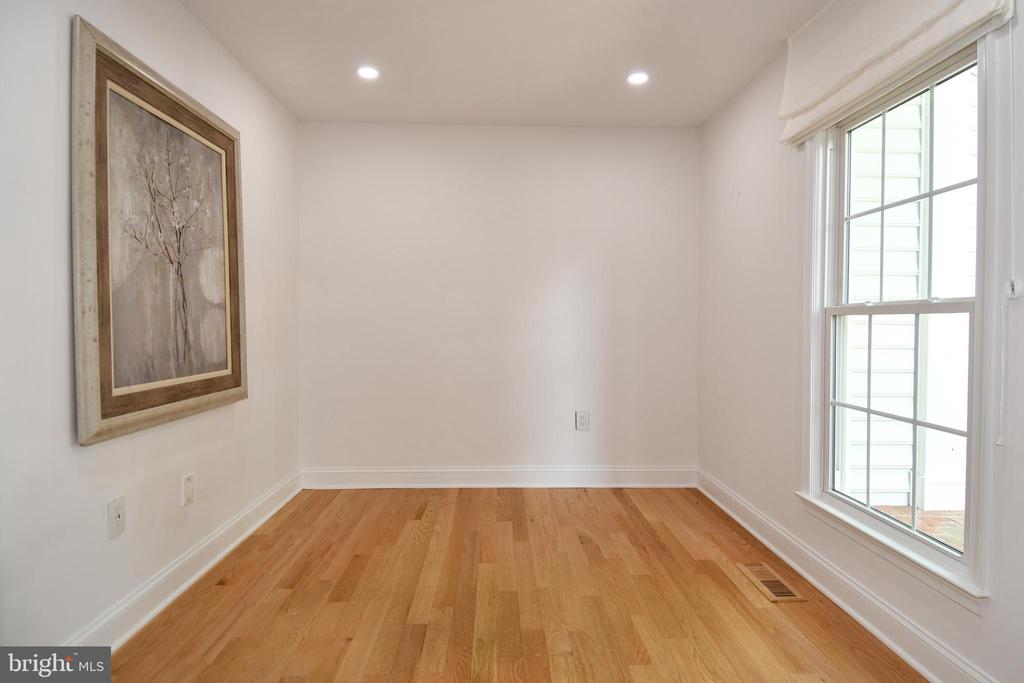 22 HOLLYBERRY COURT