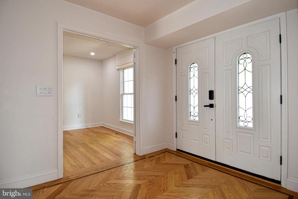 22 HOLLYBERRY COURT