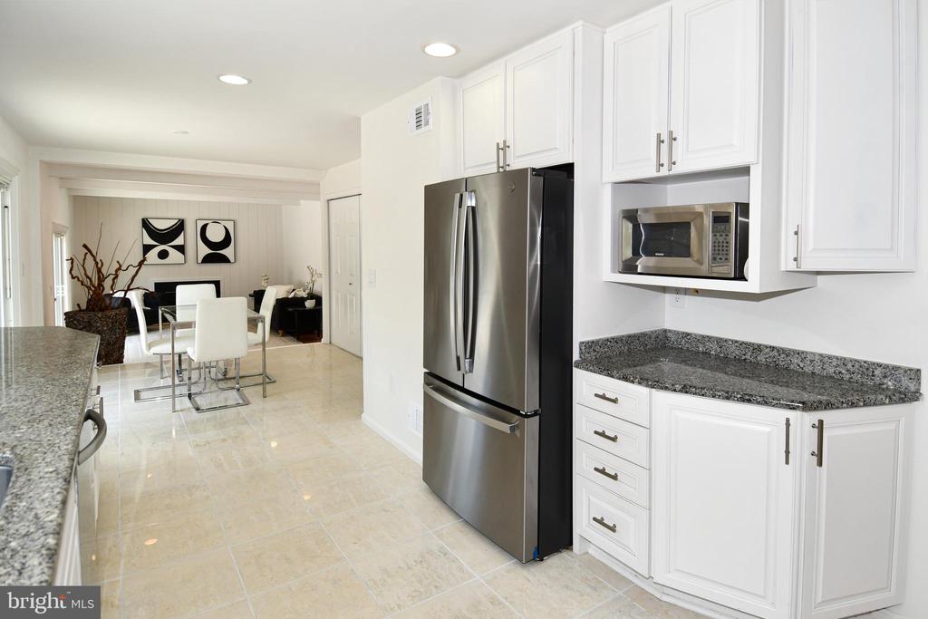 22 HOLLYBERRY COURT