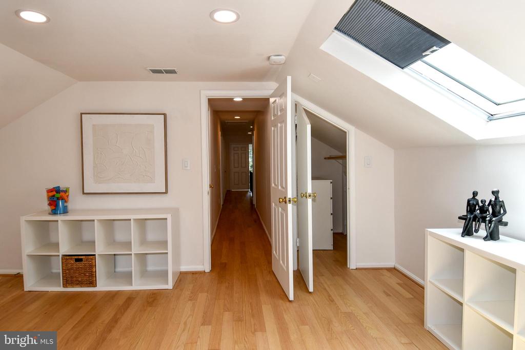 22 HOLLYBERRY COURT