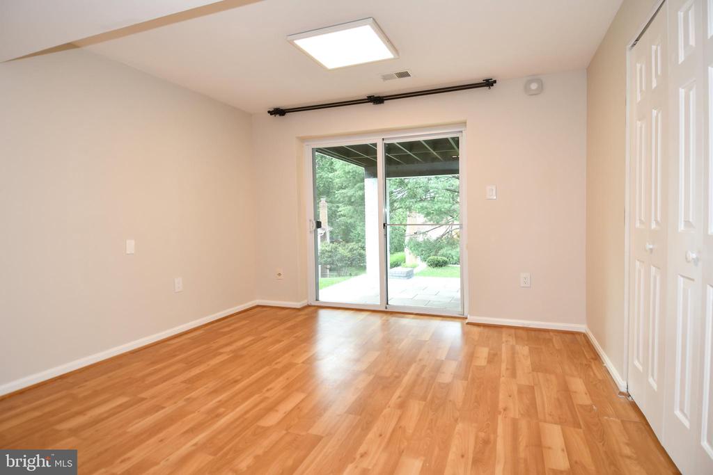 22 HOLLYBERRY COURT