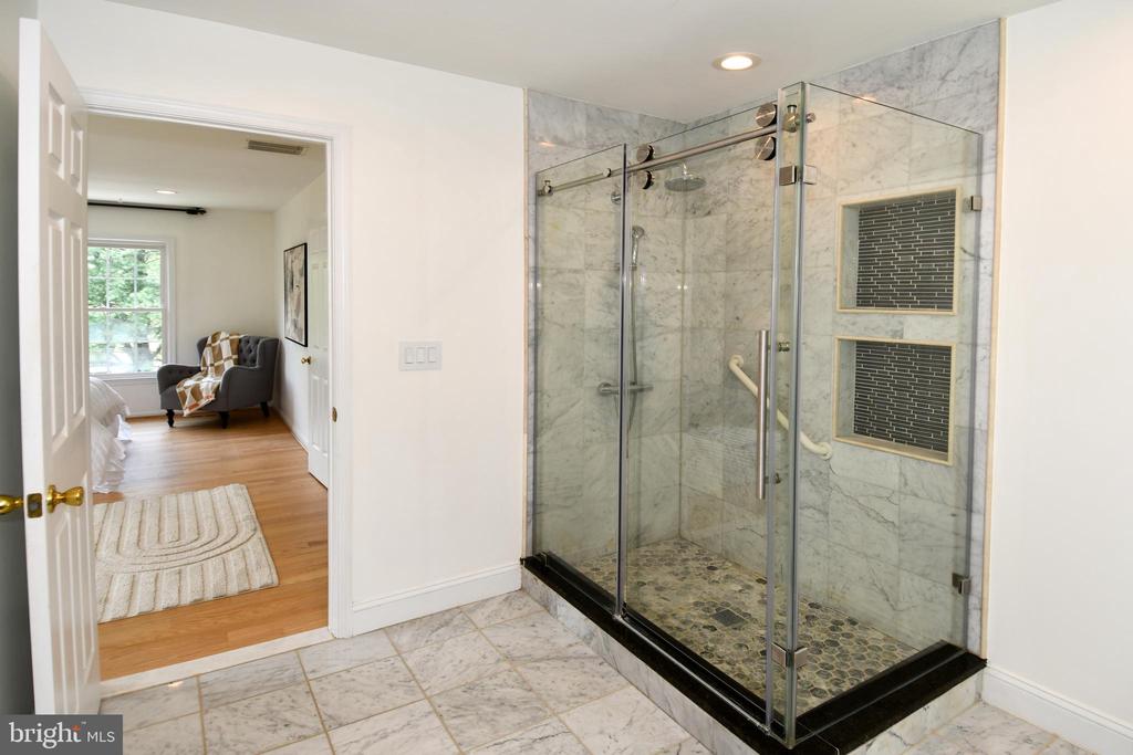 22 HOLLYBERRY COURT