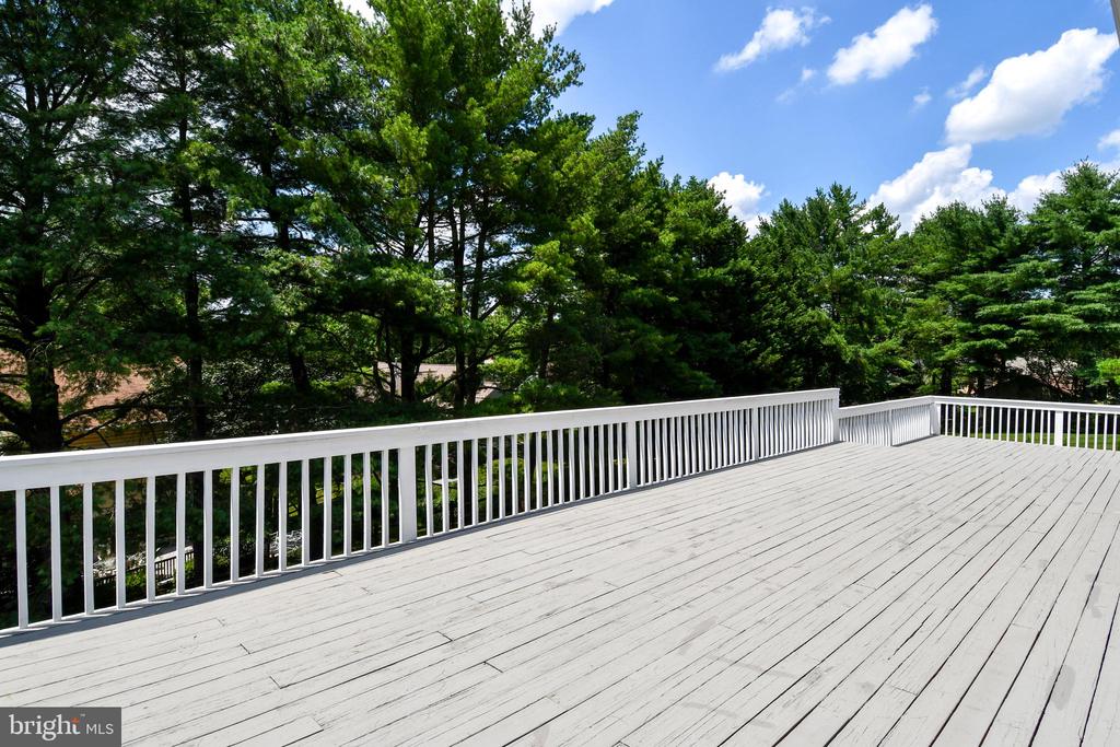 22 HOLLYBERRY COURT