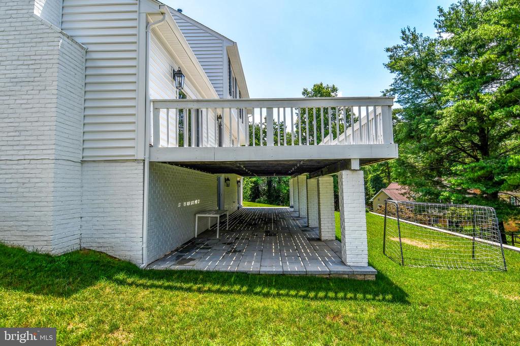 22 HOLLYBERRY COURT