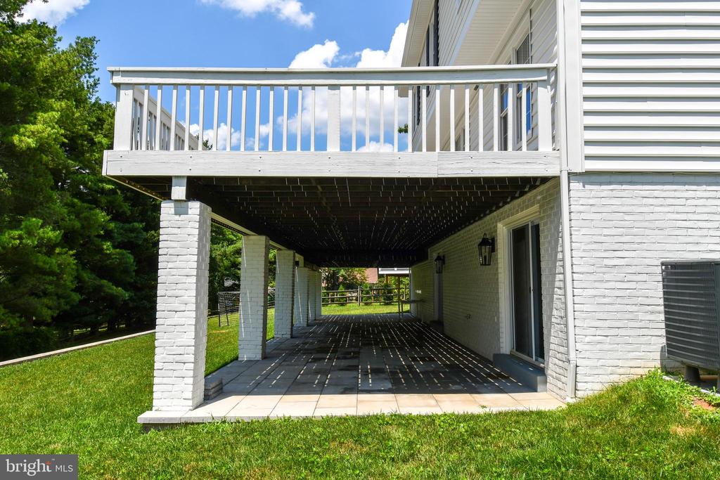 22 HOLLYBERRY COURT