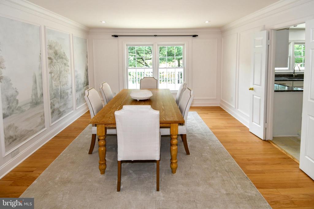 22 HOLLYBERRY COURT