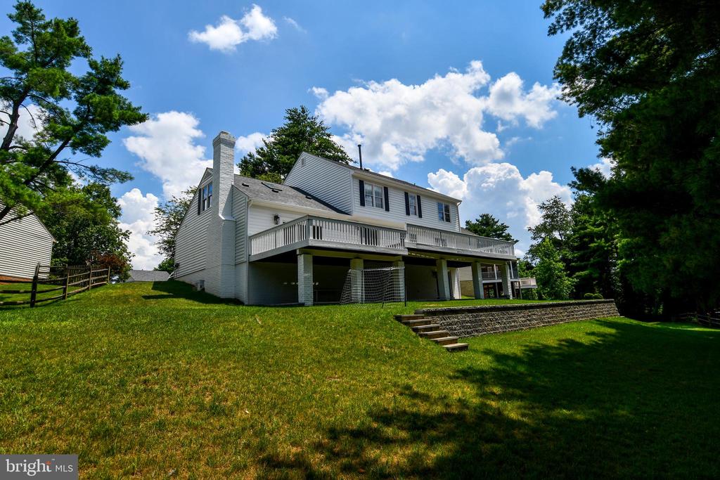 22 HOLLYBERRY COURT