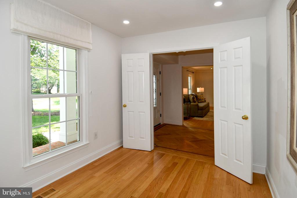 22 HOLLYBERRY COURT