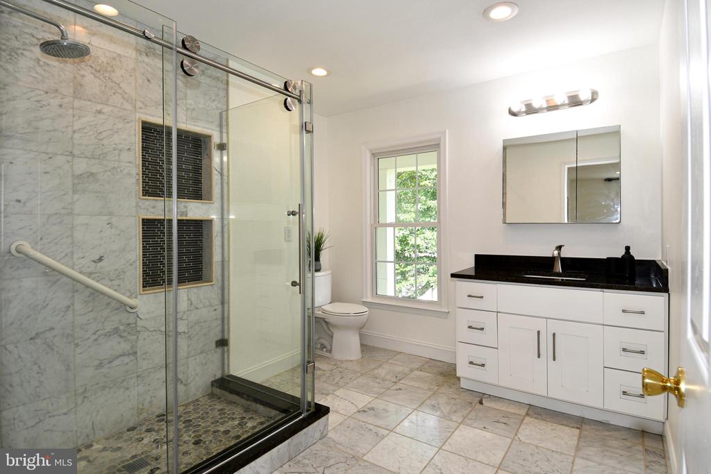 22 HOLLYBERRY COURT