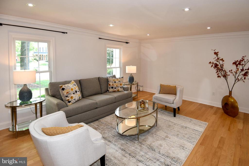 22 HOLLYBERRY COURT