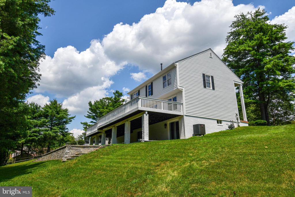 22 HOLLYBERRY COURT