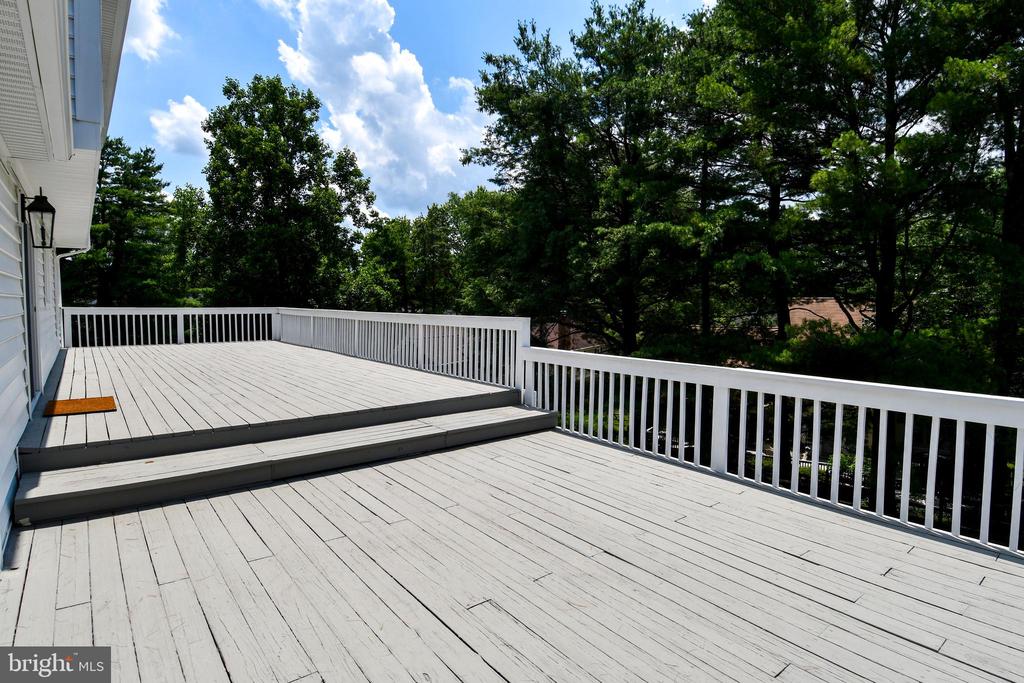 22 HOLLYBERRY COURT