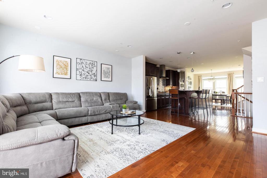 409 HYDRANGEA PLACE