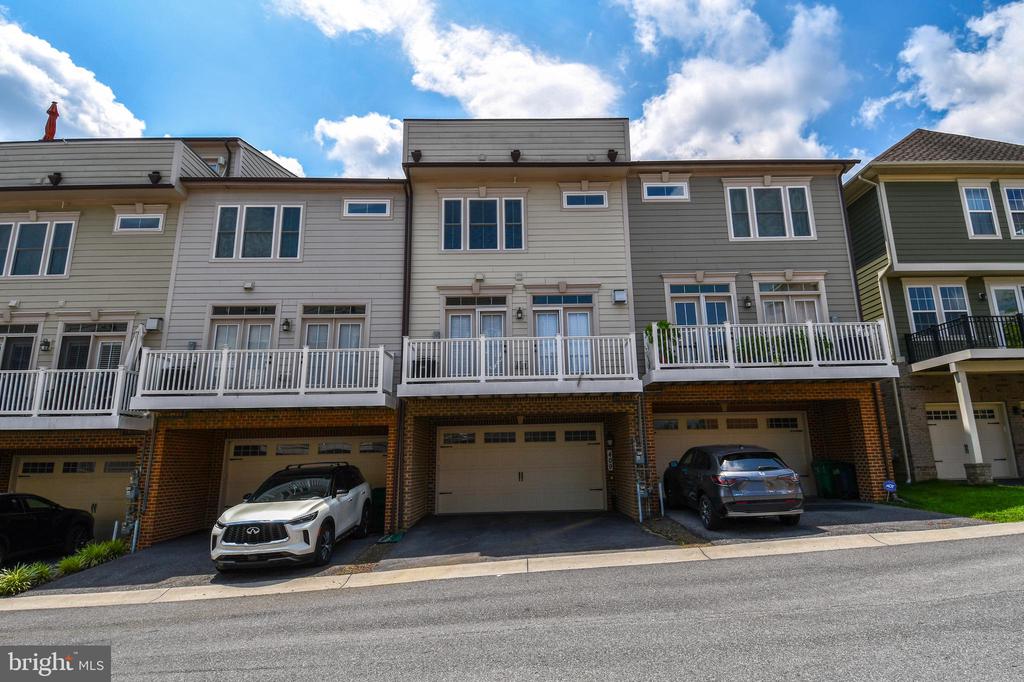 409 HYDRANGEA PLACE