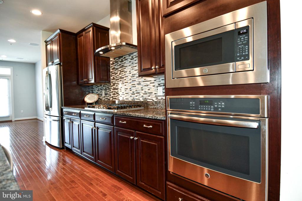 409 HYDRANGEA PLACE