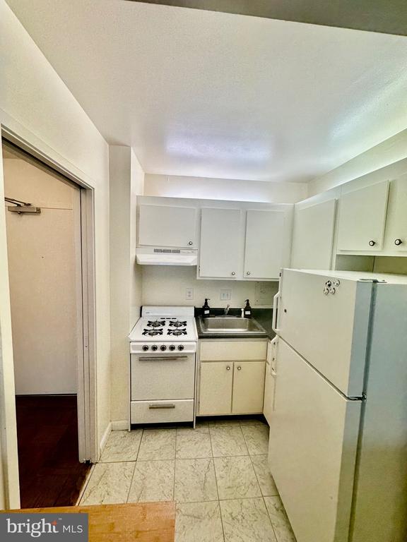 5500 FRIENDSHIP BOULEVARD Unit: 1425N