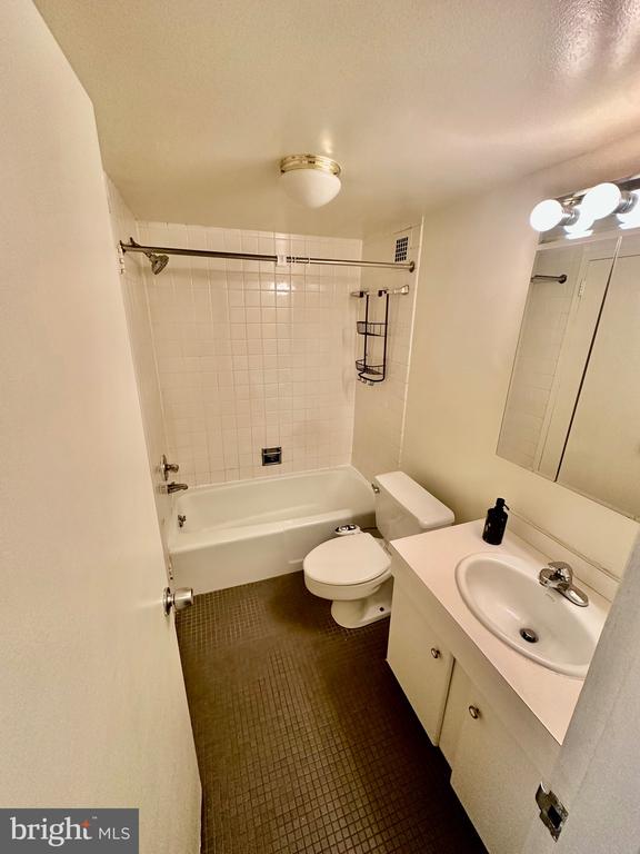 5500 FRIENDSHIP BOULEVARD Unit: 1425N