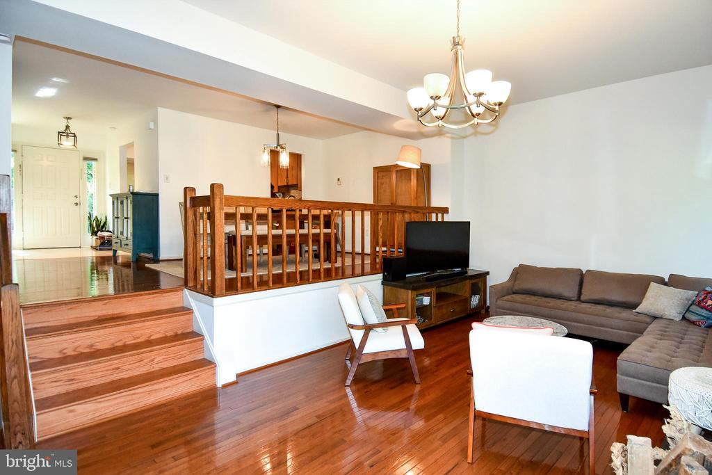 4846 CLOISTER DRIVE