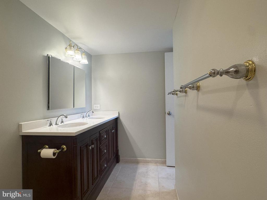 4620 N PARK AVENUE Unit: 805W
