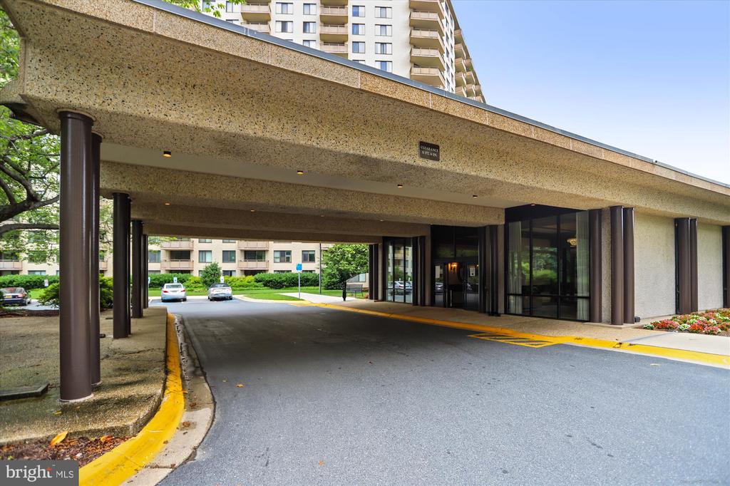 5225 POOKS HILL ROAD Unit: 1701N