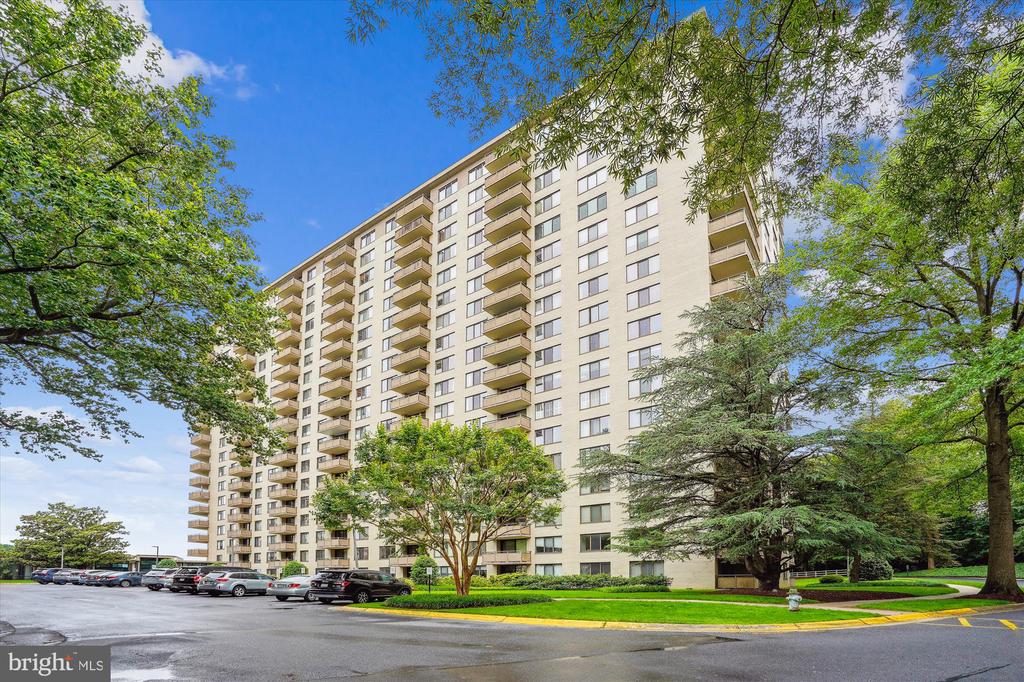 5225 POOKS HILL ROAD Unit: 1701N