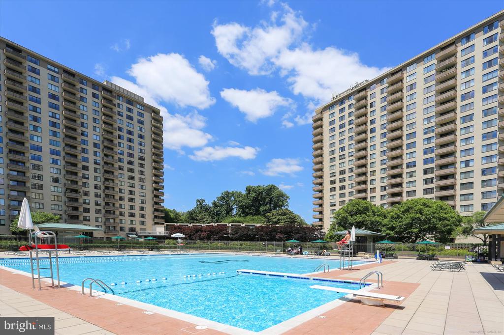 5225 POOKS HILL ROAD Unit: 1701N