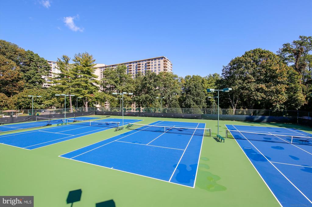 5225 POOKS HILL ROAD Unit: 1701N