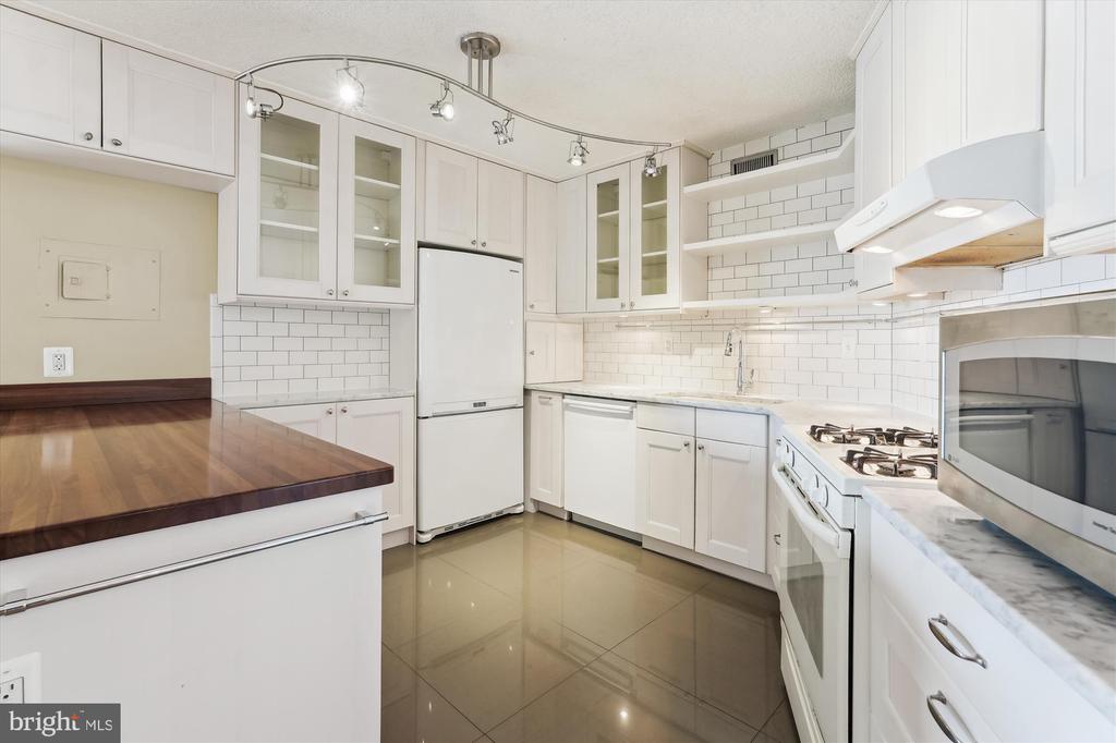 5225 POOKS HILL ROAD Unit: 1701N