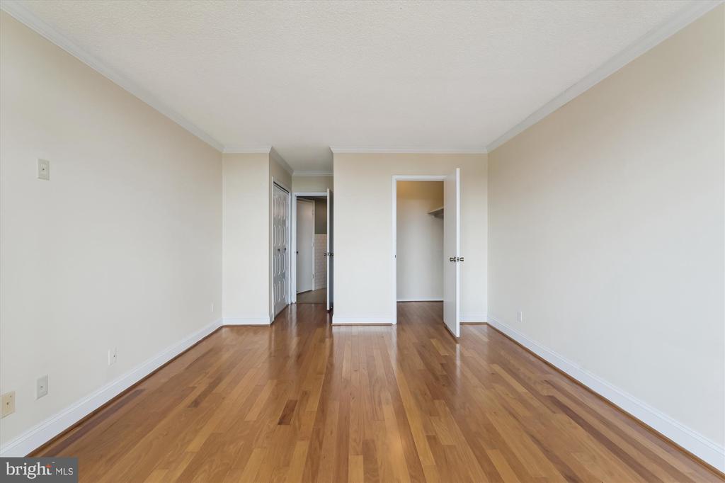 5225 POOKS HILL ROAD Unit: 1701N
